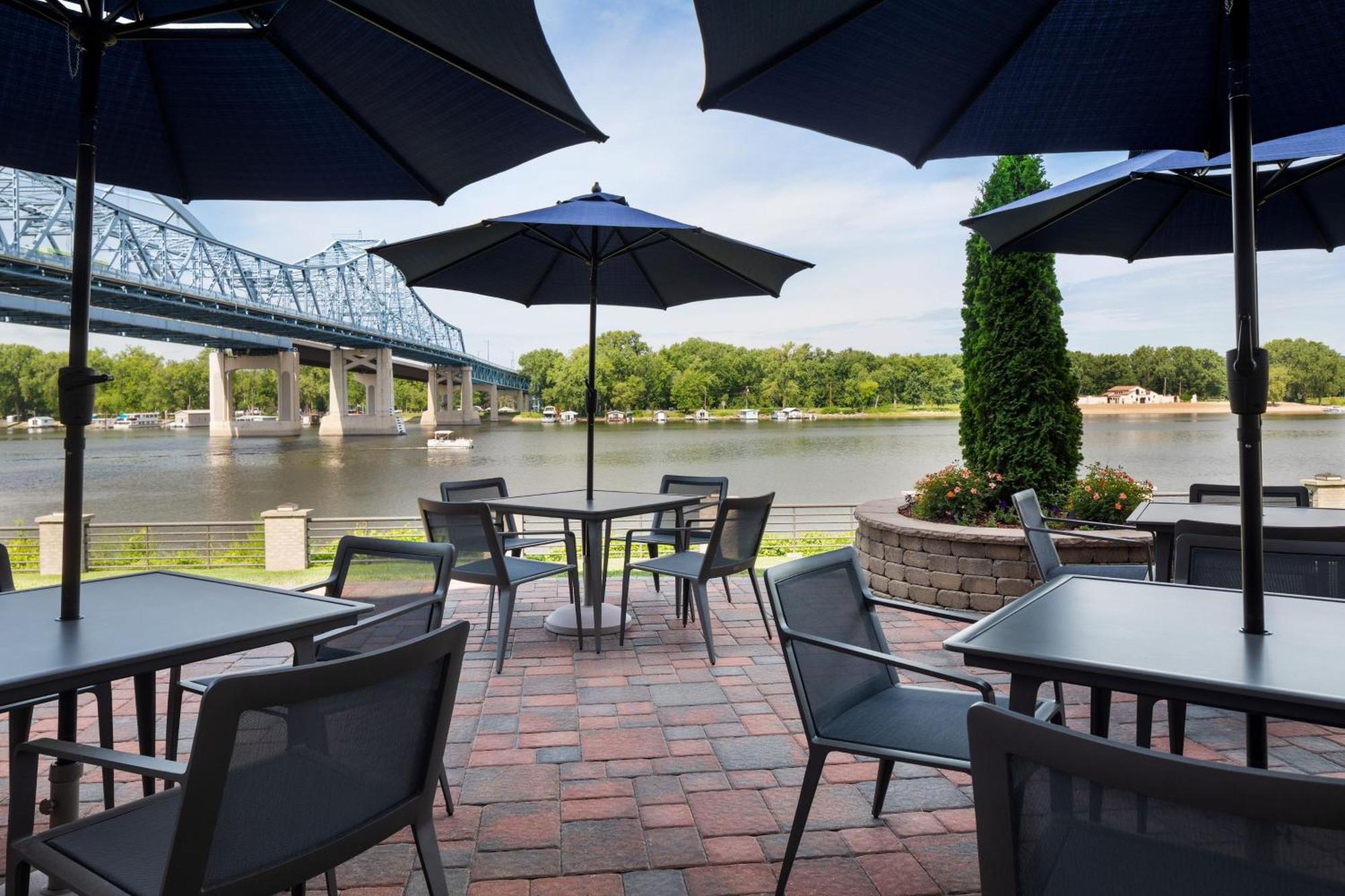 Courtyard La Crosse Downtown/Mississippi Riverfront Hotel Exterior foto