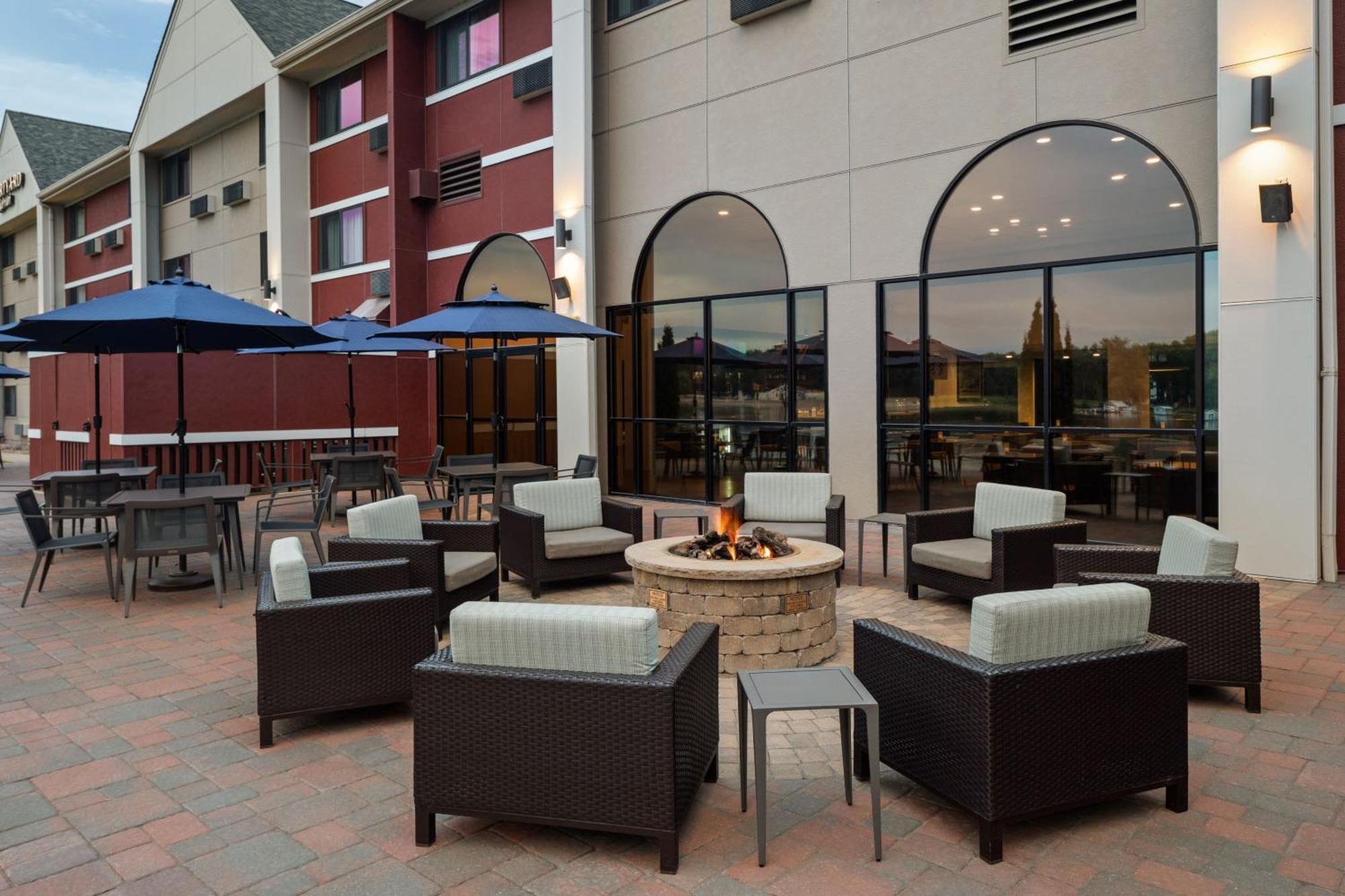 Courtyard La Crosse Downtown/Mississippi Riverfront Hotel Exterior foto